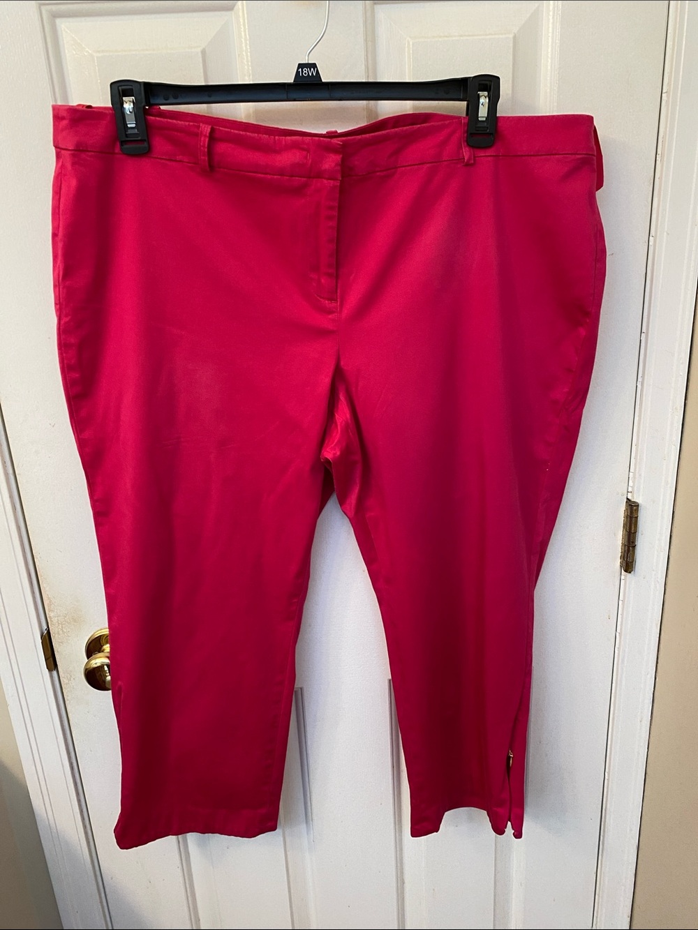 Laura plus Bright Fuchsia Stretch Capri Pants